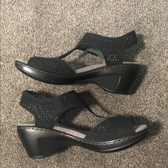 Black Jambu Chloe- Practically new! - Picture 6 of 9